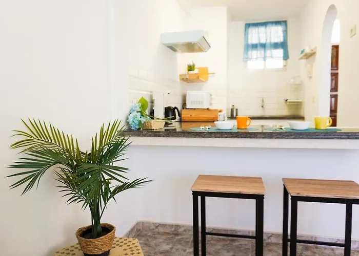 Marina Blue, Caletillas カンデラリア